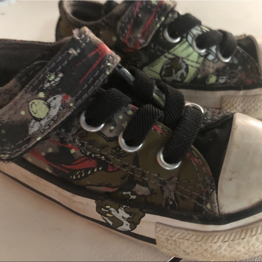 Toddler dinosaur converse